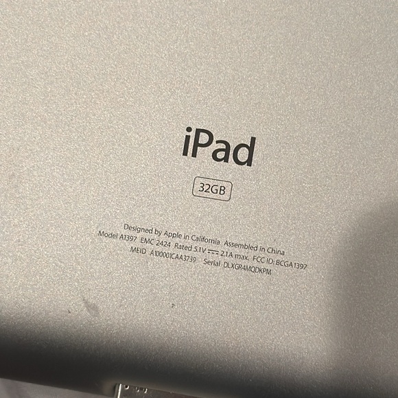 Apple IPad 2 with Charger - Picture 2 of 7